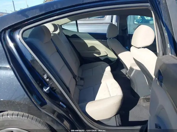 KMHD74LF6HU403131 2017 HYUNDAI ELANTRA - Image 8