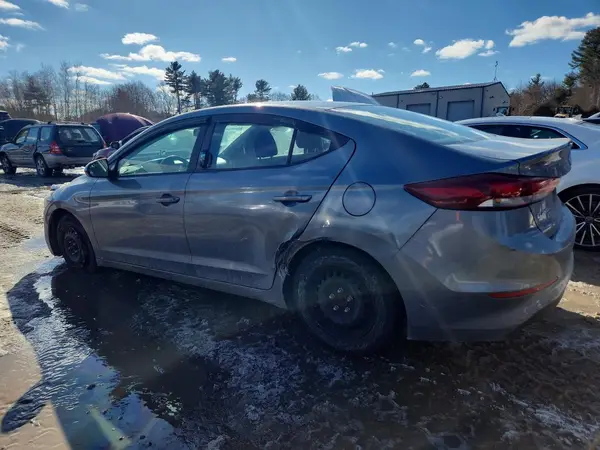 KMHD74LF6JU573074 2018 HYUNDAI ELANTRA - Image 2
