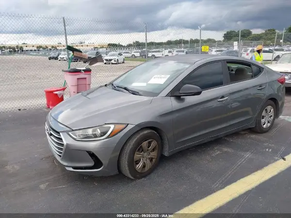 KMHD74LF7HU075847 2017 HYUNDAI ELANTRA - Image 2