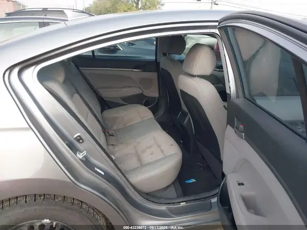 KMHD74LF7HU084015 2017 HYUNDAI ELANTRA - Image 8