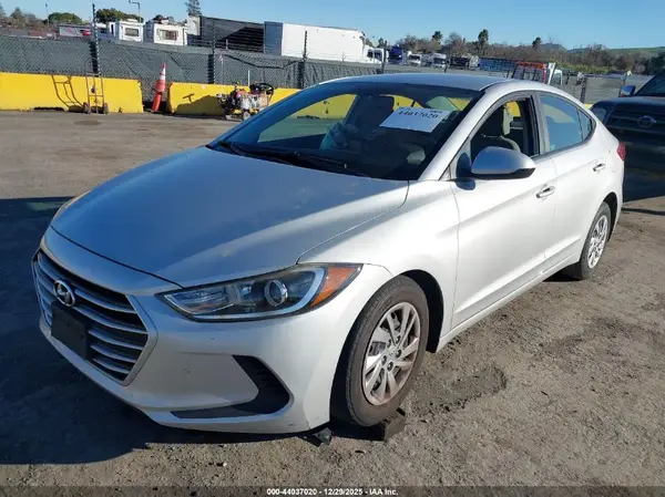 KMHD74LF7HU084029 2017 HYUNDAI ELANTRA - Image 2