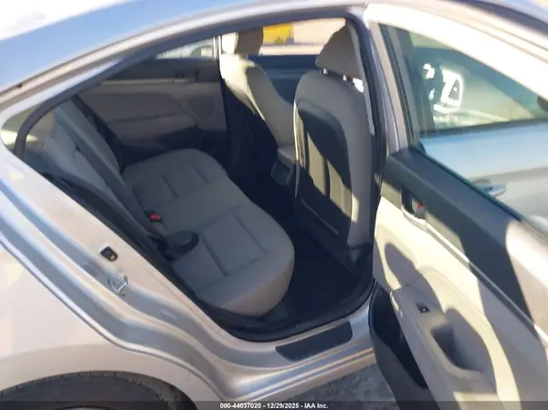 KMHD74LF7HU084029 2017 HYUNDAI ELANTRA - Image 8