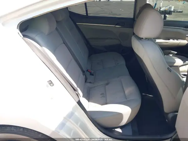 KMHD74LF7HU084273 2017 HYUNDAI ELANTRA - Image 8