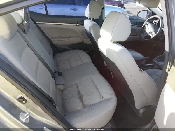 KMHD74LF7HU100942 2017 HYUNDAI ELANTRA - Image 8