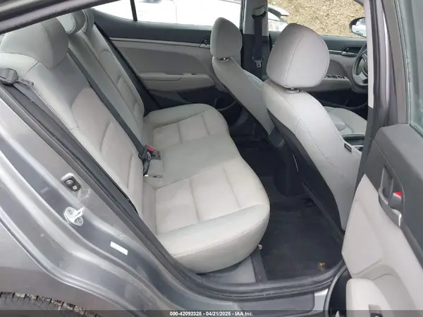 KMHD74LF7HU112993 2017 HYUNDAI ELANTRA - Image 8