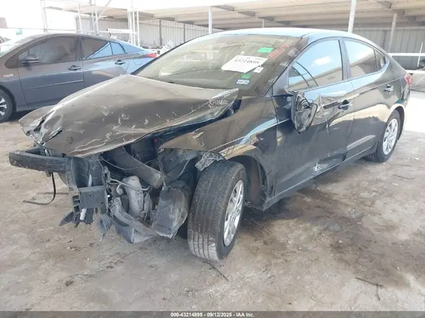 KMHD74LF7HU156573 2017 HYUNDAI ELANTRA - Image 2