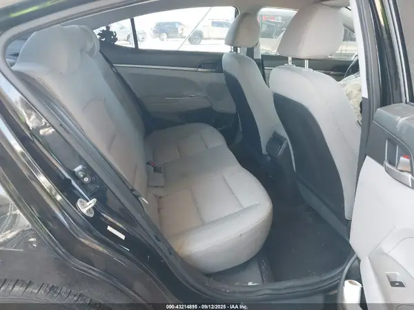 KMHD74LF7HU156573 2017 HYUNDAI ELANTRA - Image 8