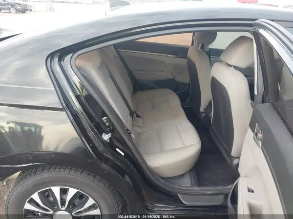KMHD74LF7HU174703 2017 HYUNDAI ELANTRA - Image 8