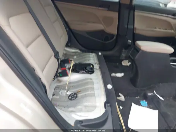 KMHD74LF7HU303202 2017 HYUNDAI ELANTRA - Image 8