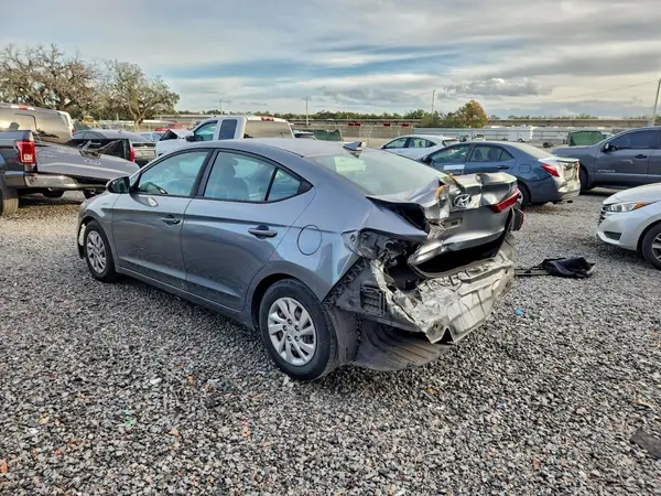KMHD74LF7HU367997 2017 HYUNDAI ELANTRA - Image 2