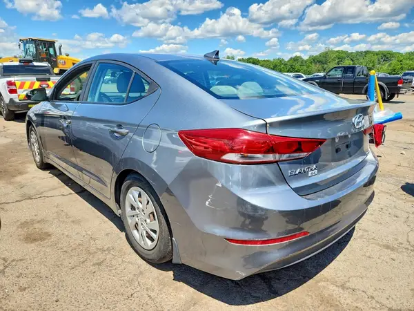 KMHD74LF7HU371144 2017 HYUNDAI ELANTRA - Image 2