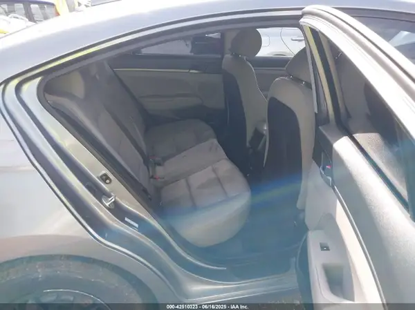 KMHD74LF7HU371502 2017 HYUNDAI ELANTRA - Image 8