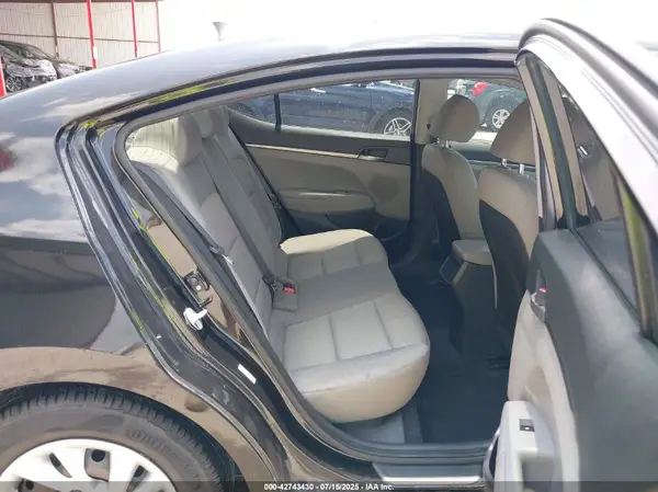 KMHD74LF7HU394875 2017 HYUNDAI ELANTRA - Image 8