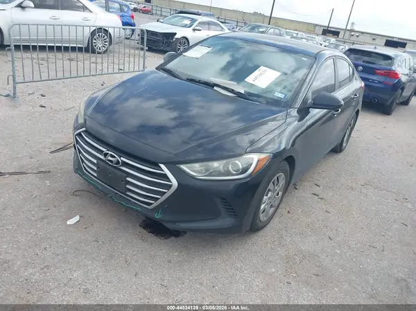 KMHD74LF7HU394889 2017 HYUNDAI ELANTRA - Image 2