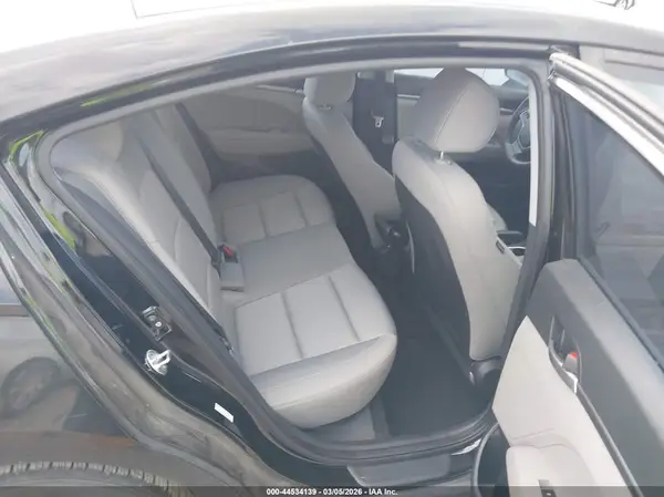 KMHD74LF7HU394889 2017 HYUNDAI ELANTRA - Image 8
