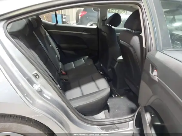 KMHD74LF7JU452991 2018 HYUNDAI ELANTRA - Image 8