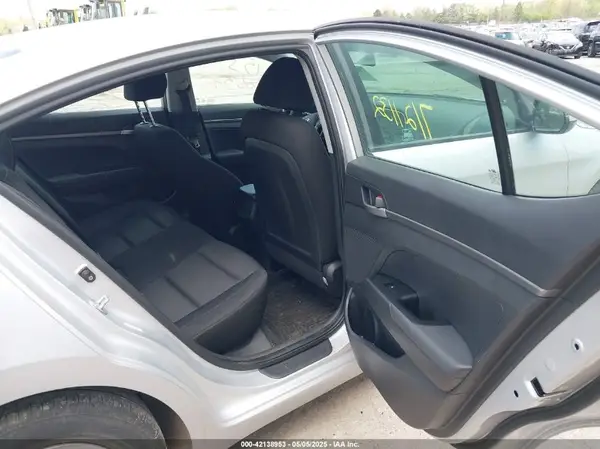 KMHD74LF7JU611539 2018 HYUNDAI ELANTRA - Image 8