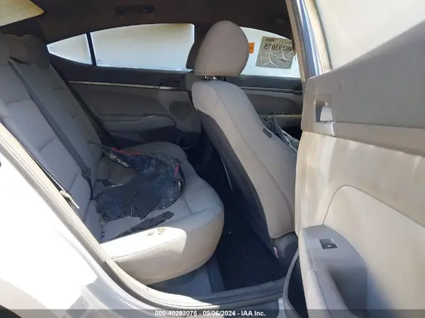 KMHD74LF7JU619687 2018 HYUNDAI ELANTRA - Image 8