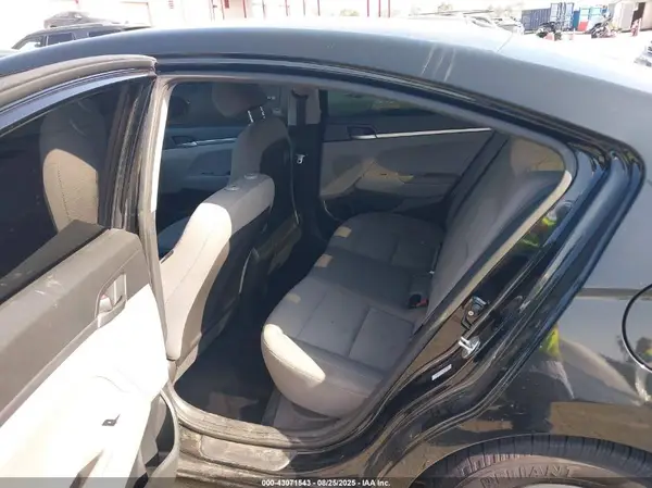 KMHD74LF7KU761328 2019 HYUNDAI ELANTRA - Image 8
