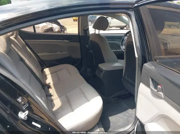 KMHD74LF8HU065490 2017 HYUNDAI ELANTRA - Image 8