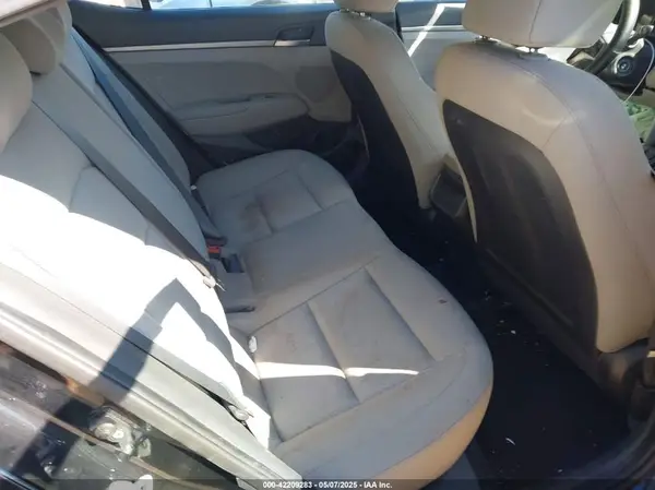 KMHD74LF8HU070365 2017 HYUNDAI ELANTRA - Image 8