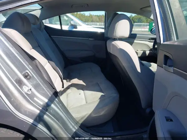 KMHD74LF8HU072455 2017 HYUNDAI ELANTRA - Image 8