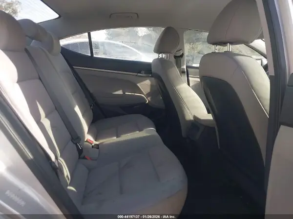KMHD74LF8HU084069 2017 HYUNDAI ELANTRA - Image 8