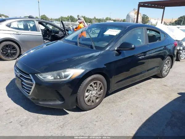 KMHD74LF8HU084668 2017 HYUNDAI ELANTRA - Image 2