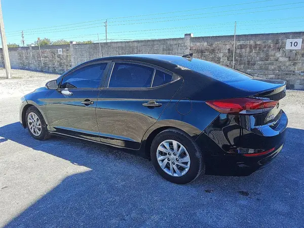 KMHD74LF8HU091958 2017 HYUNDAI ELANTRA - Image 2