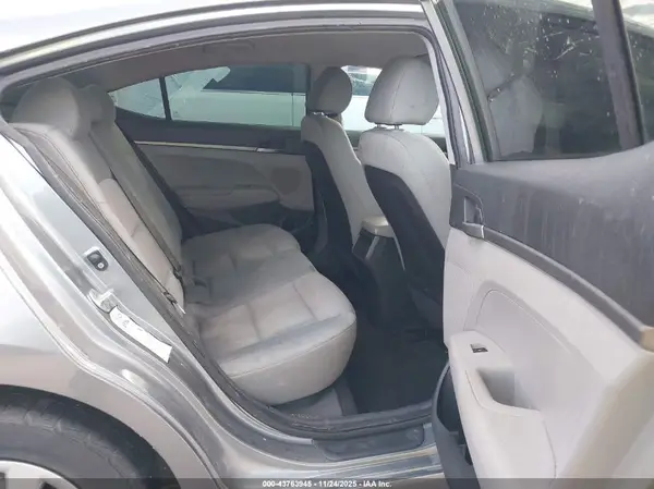 KMHD74LF8HU099302 2017 HYUNDAI ELANTRA - Image 8