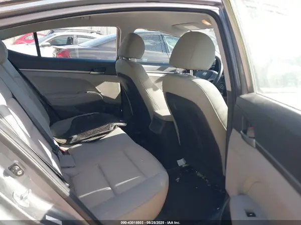 KMHD74LF8HU115420 2017 HYUNDAI ELANTRA - Image 8