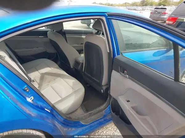 KMHD74LF8HU124053 2017 HYUNDAI ELANTRA - Image 8