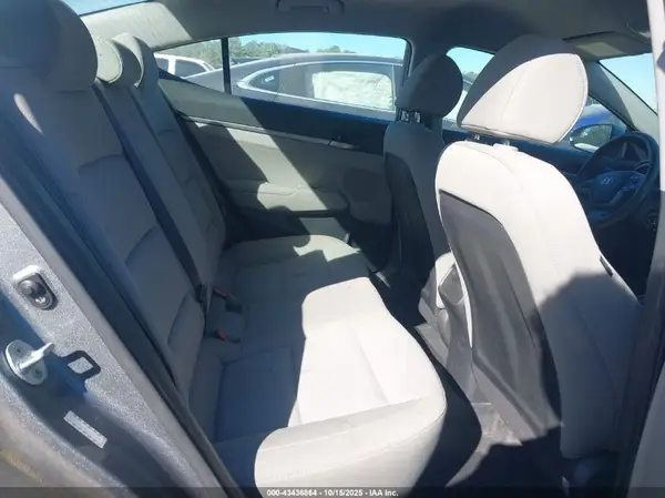 KMHD74LF8HU154735 2017 HYUNDAI ELANTRA - Image 8