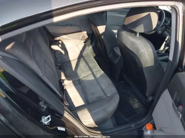 KMHD74LF8HU201293 2017 HYUNDAI ELANTRA - Image 8