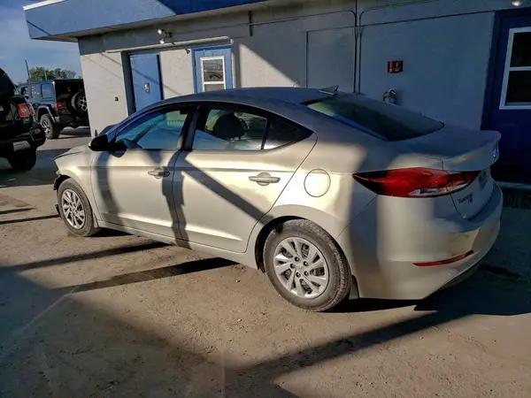 KMHD74LF8HU393816 2017 HYUNDAI ELANTRA - Image 2