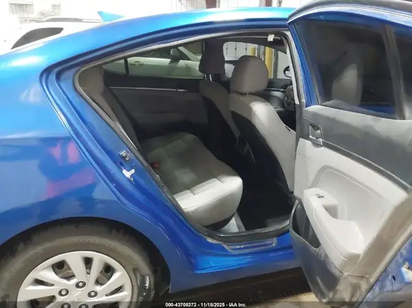 KMHD74LF8HU394450 2017 HYUNDAI ELANTRA - Image 8
