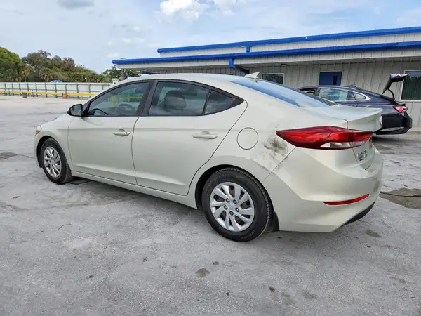 KMHD74LF8HU395551 2017 HYUNDAI ELANTRA - Image 2