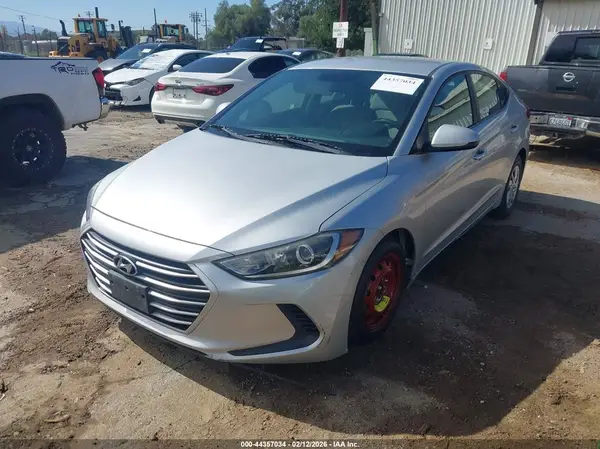 KMHD74LF8HU396814 2017 HYUNDAI ELANTRA - Image 2