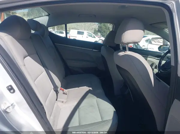 KMHD74LF8HU396814 2017 HYUNDAI ELANTRA - Image 8