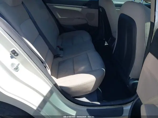 KMHD74LF8HU398627 2017 HYUNDAI ELANTRA - Image 8