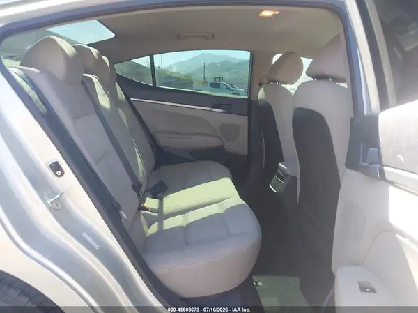 KMHD74LF8HU417502 2017 HYUNDAI ELANTRA - Image 8