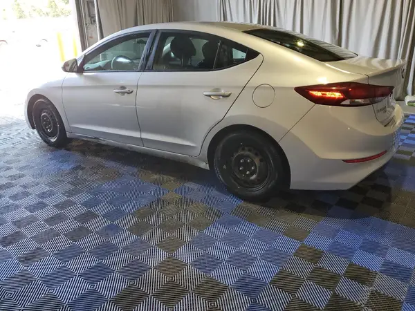 KMHD74LF8JU489385 2018 HYUNDAI ELANTRA - Image 2