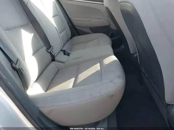 KMHD74LF8JU523325 2018 HYUNDAI ELANTRA - Image 8