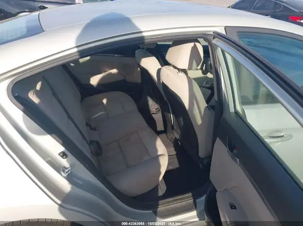 KMHD74LF8JU538262 2018 HYUNDAI ELANTRA - Image 8