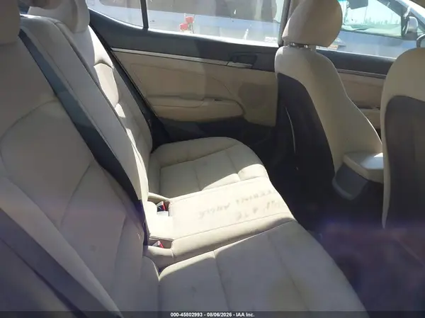 KMHD74LF8JU599983 2018 HYUNDAI ELANTRA - Image 8
