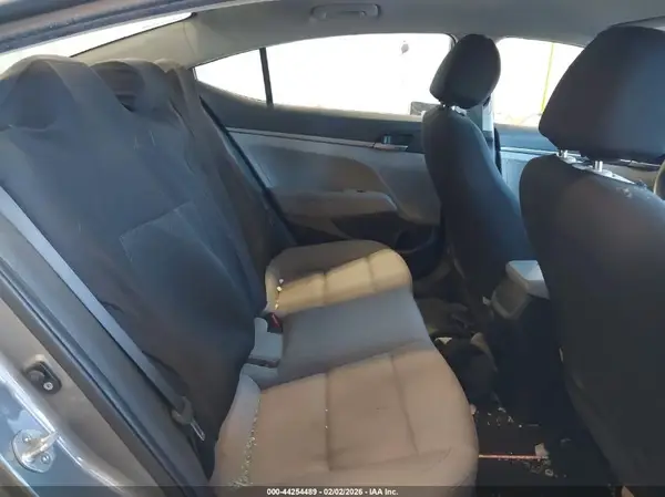 KMHD74LF8JU623831 2018 HYUNDAI ELANTRA - Image 8