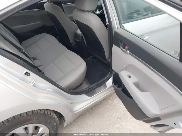 KMHD74LF8KU851071 2019 HYUNDAI ELANTRA - Image 8
