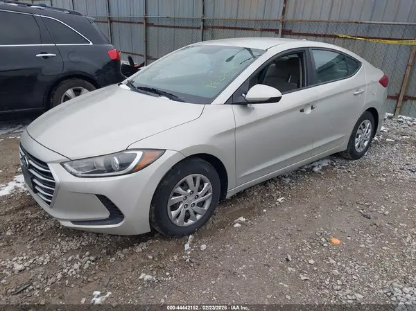 KMHD74LF9HU071475 2017 HYUNDAI ELANTRA - Image 2