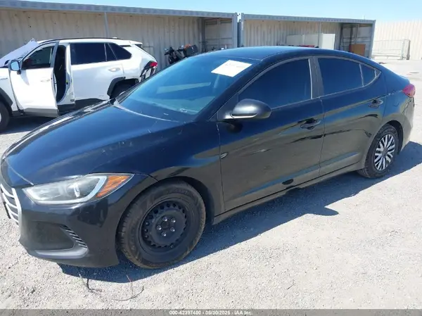 KMHD74LF9HU082458 2017 HYUNDAI ELANTRA - Image 2