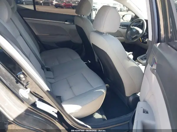 KMHD74LF9HU082458 2017 HYUNDAI ELANTRA - Image 8
